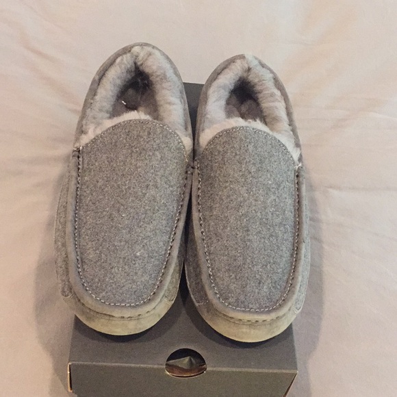 UGG- Men’s Ascot Wool lined Slipper - Picture 2 of 6
